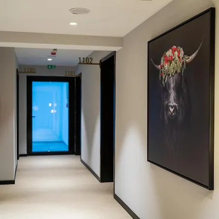 Black F Tower - Serviced