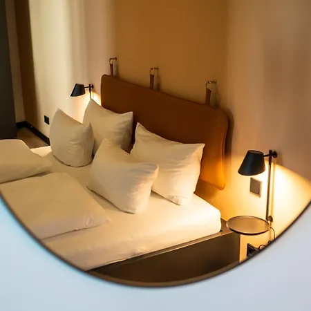 Black F Tower - Serviced