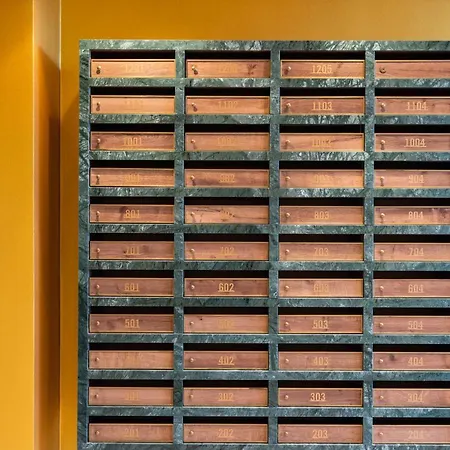 Black F Tower - Serviced