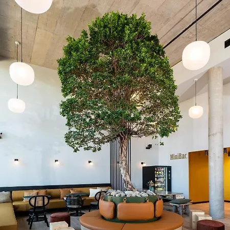 Black F Tower - Serviced 4*