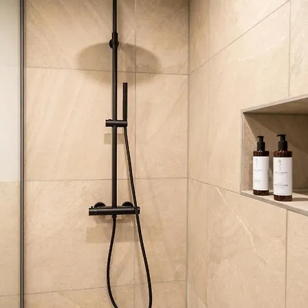 Black F Tower - Serviced 4*