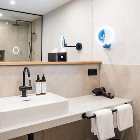 Black F Tower - Serviced Aparthotel *