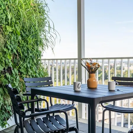 Black F Tower - Serviced 4*