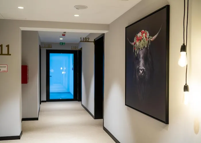 Black F Tower - Serviced