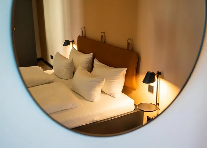 Black F Tower - Serviced