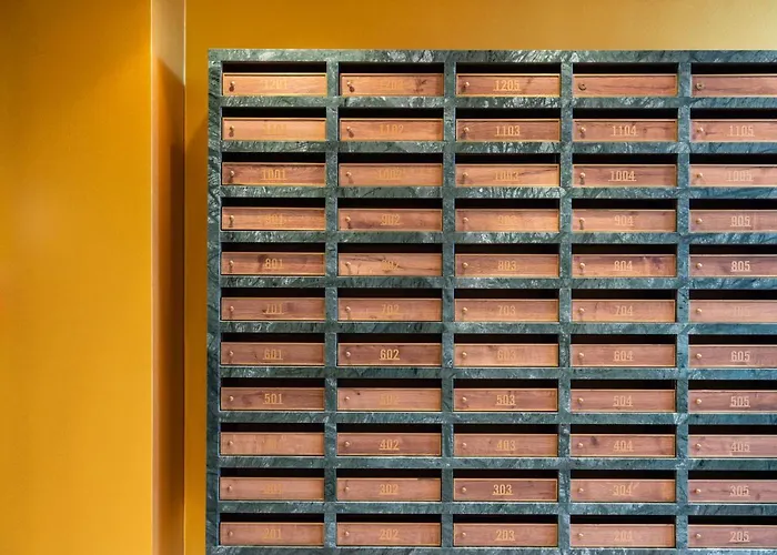 Black F Tower - Serviced