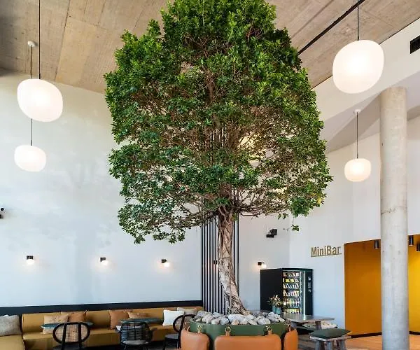 Black F Tower - Serviced 4*