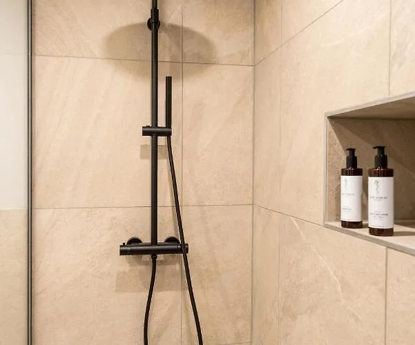 Black F Tower - Serviced 4*