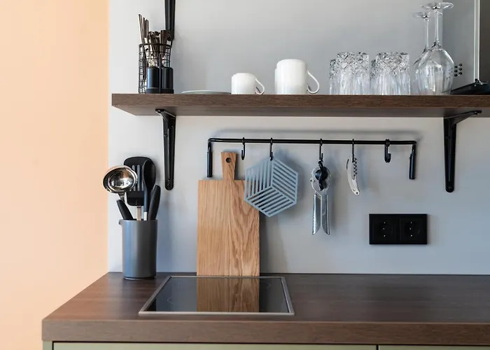 Black F Tower - Serviced