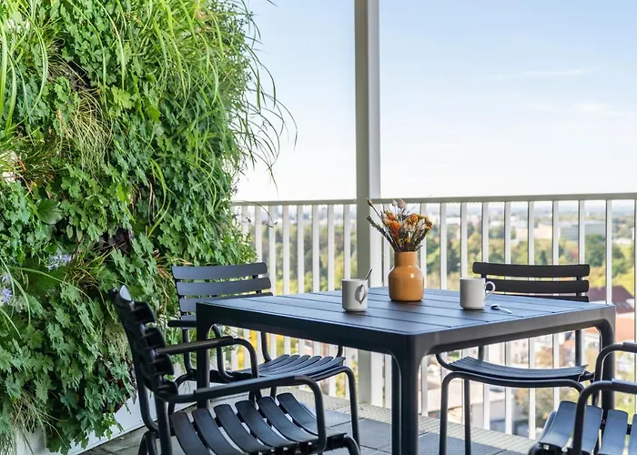 Black F Tower - Serviced 4*